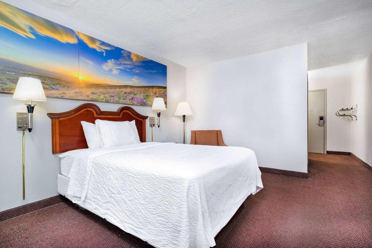 Days Inn By Wyndham קיימברידג' מראה חיצוני תמונה