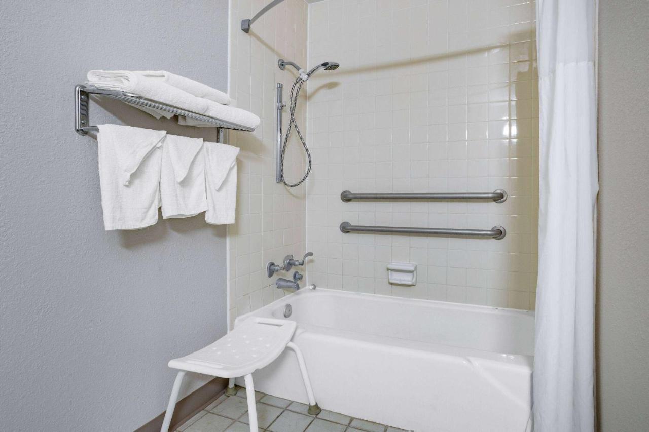 Days Inn By Wyndham קיימברידג' מראה חיצוני תמונה
