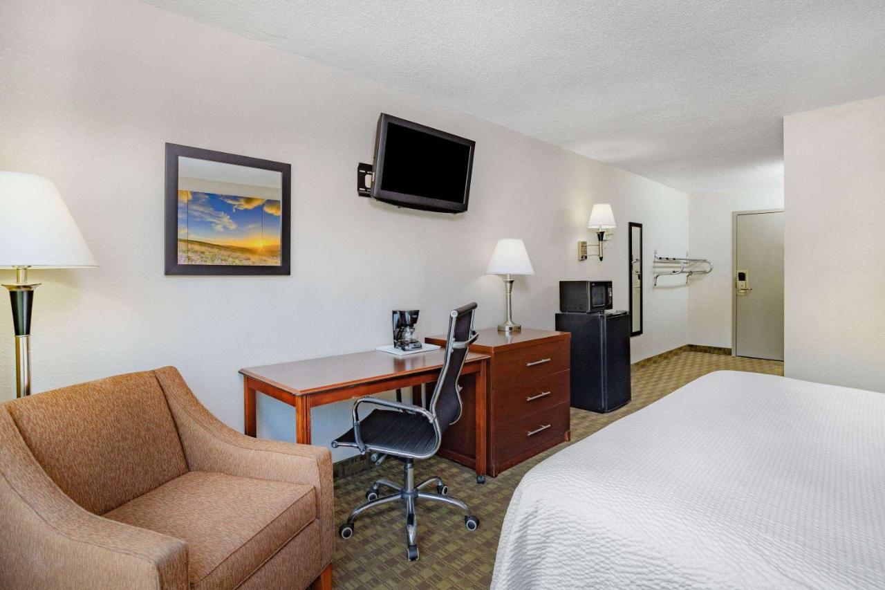 Days Inn By Wyndham קיימברידג' מראה חיצוני תמונה